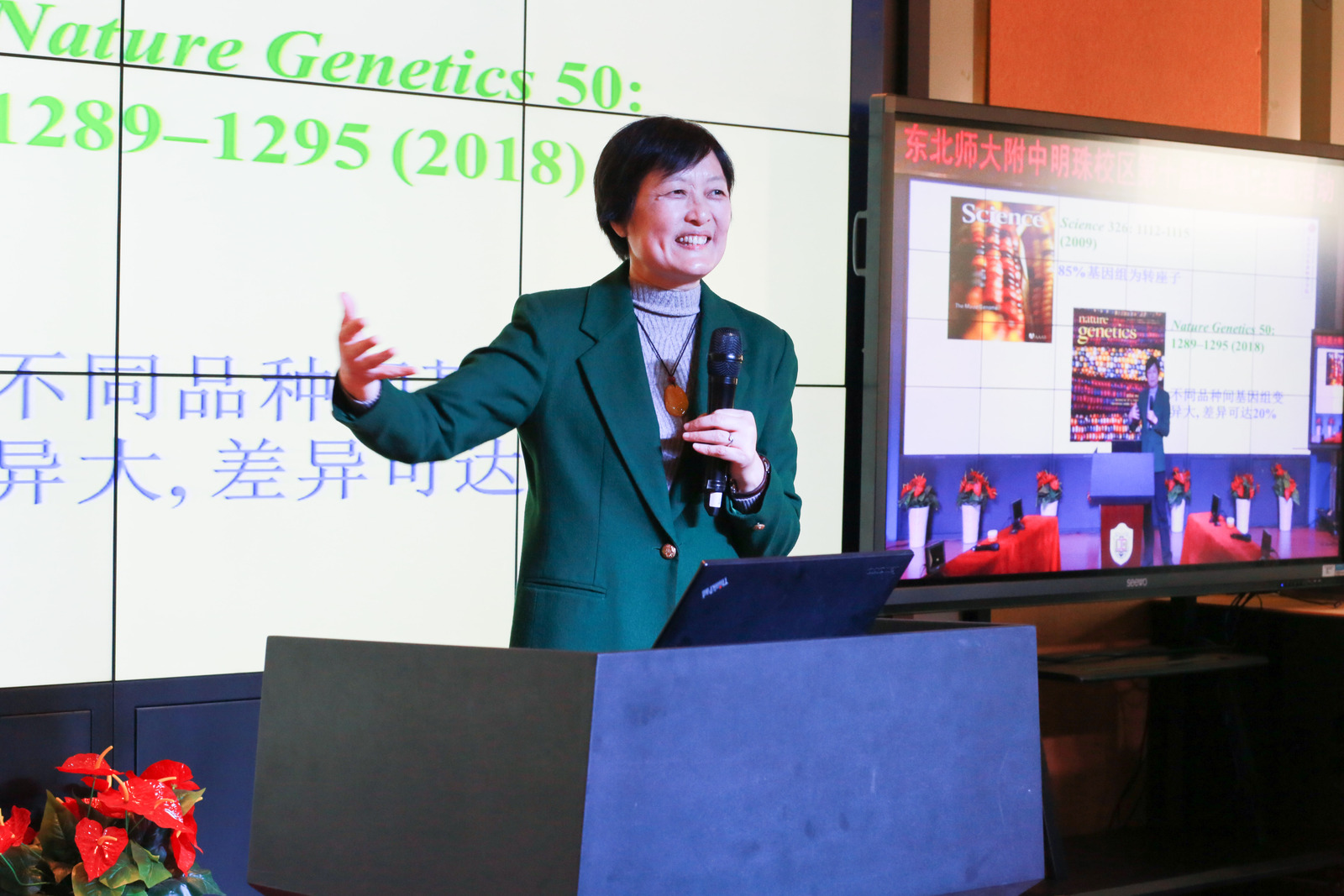 T2 顾红雅教授讲座中.jpg